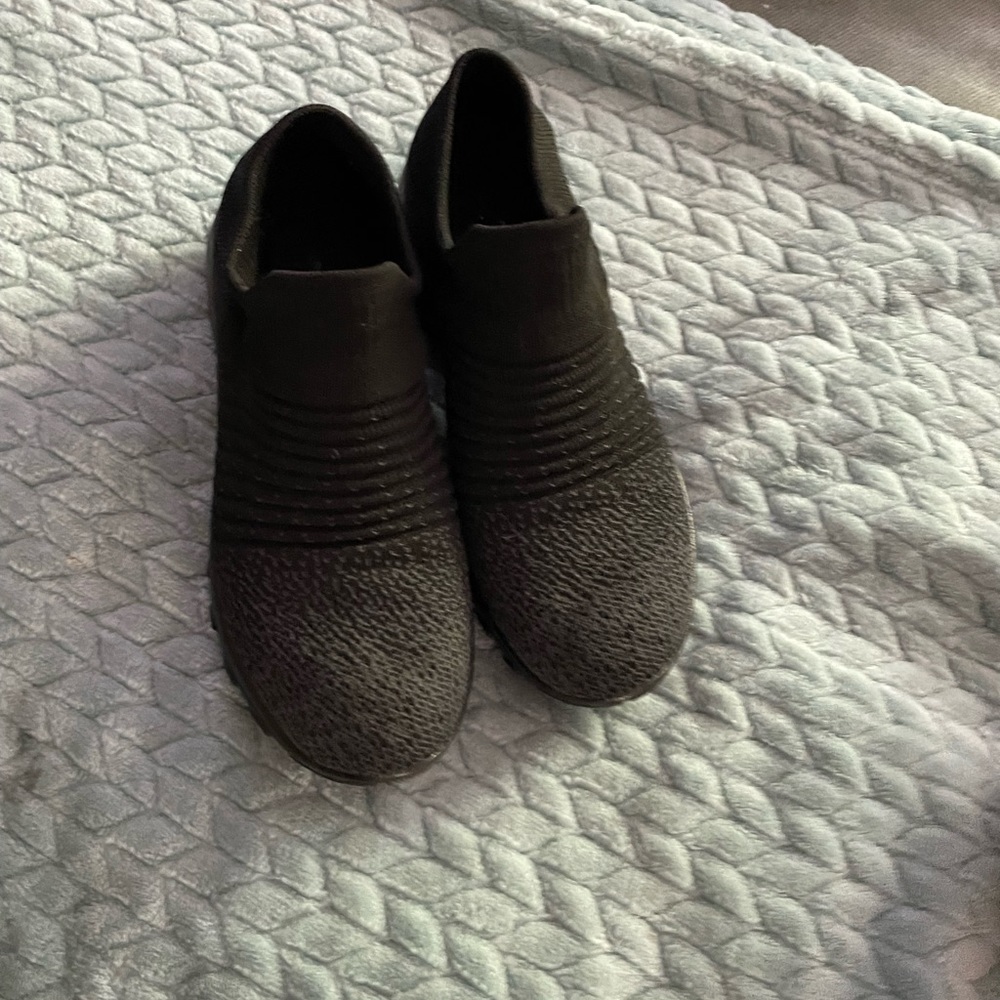 women’s athletic shoes